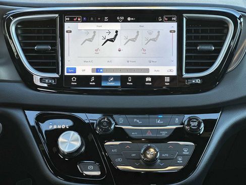 New 2026 Chrysler Voyager LX image 16