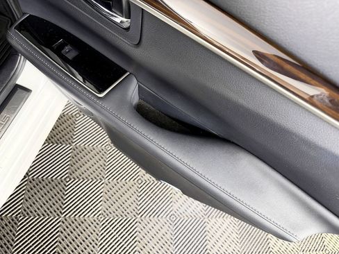 Used 2016 Lexus ES 350 w/ Luxury Package w/Wood Trim FWD image 45