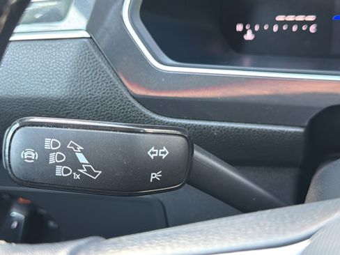Used 2024 Volkswagen Tiguan SE AWD/4WD image 12