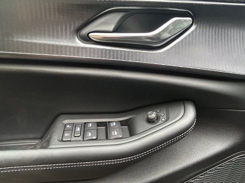 New 2025 Jeep Grand Cherokee Altitude image 19