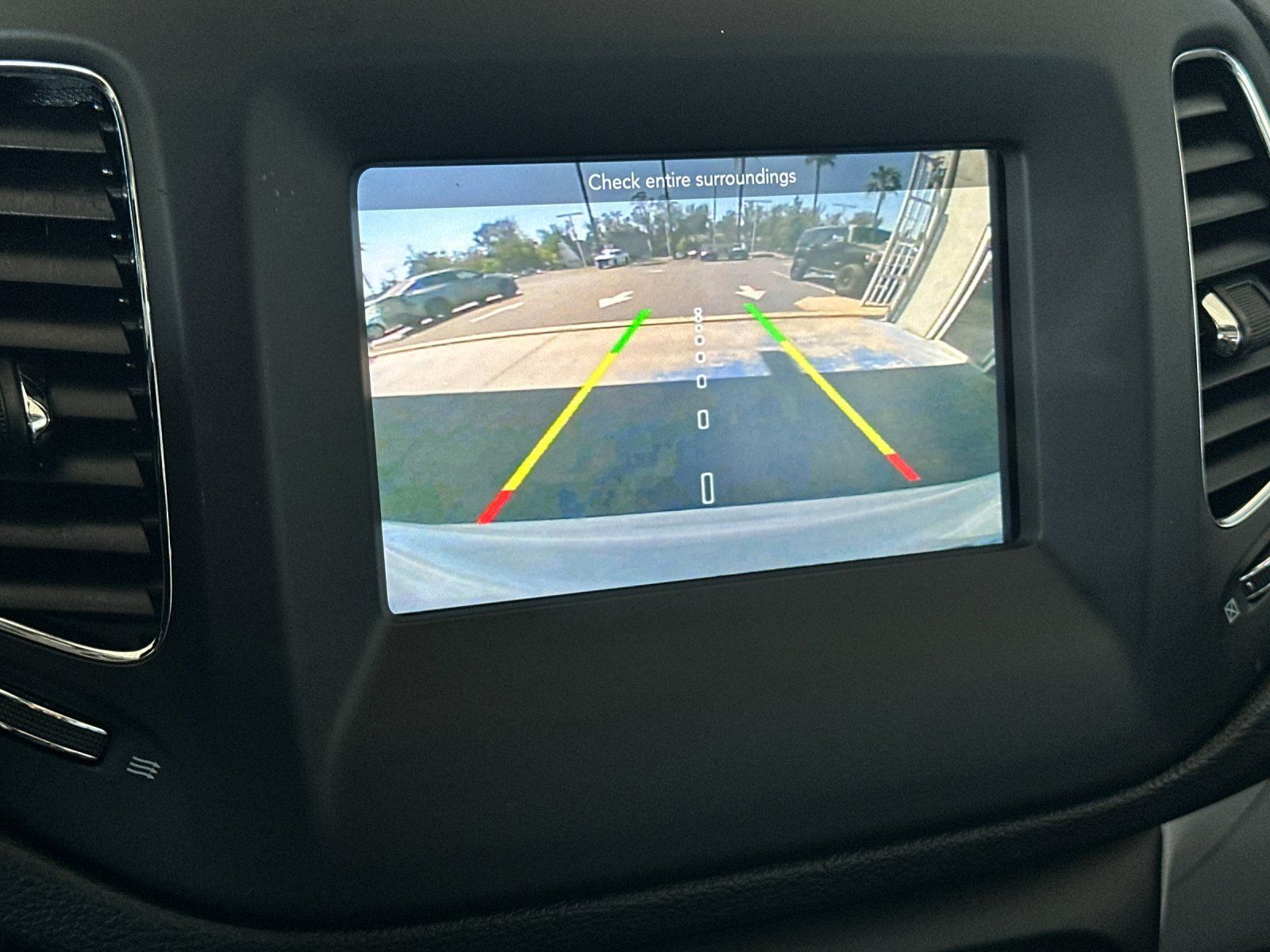 Used 2018 Jeep Compass Latitude w/ Popular Equipment Group FWD image 18