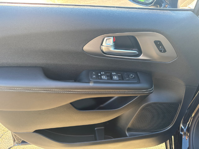 New 2027 Chrysler Pacifica Select w/ Family Tech Group FWD image 12