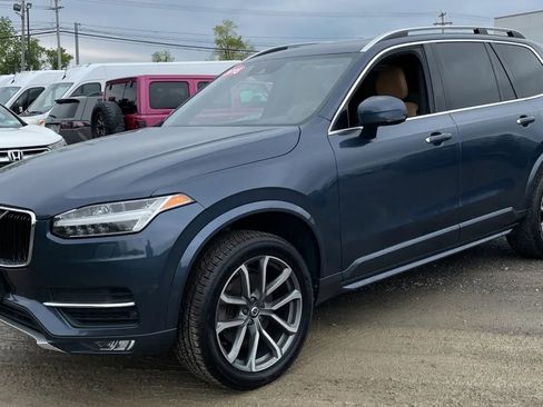 Used 2018 Volvo XC90 T5 Momentum w/ Momentum Plus Package AWD/4WD image 1