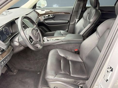 Used 2018 Volvo XC90 T8 Momentum w/ Convenience Package image 5