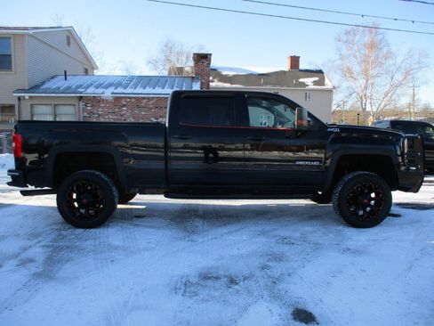 Used 2017 GMC Sierra 2500 SLE w/ SLE Preferred Package image 7