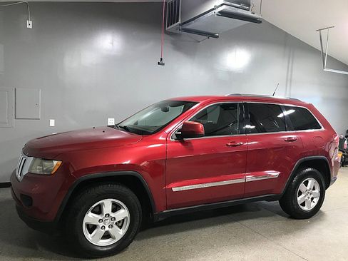 Used 2011 Jeep Grand Cherokee Laredo w/ Security & Convenience Group AWD/4WD image 7