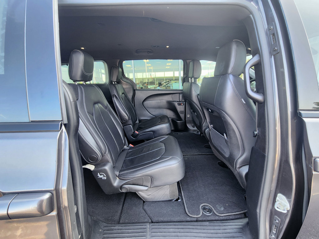 Used 2021 Chrysler Pacifica Touring-L w/ Premium & Safety Sphere Group FWD image 41
