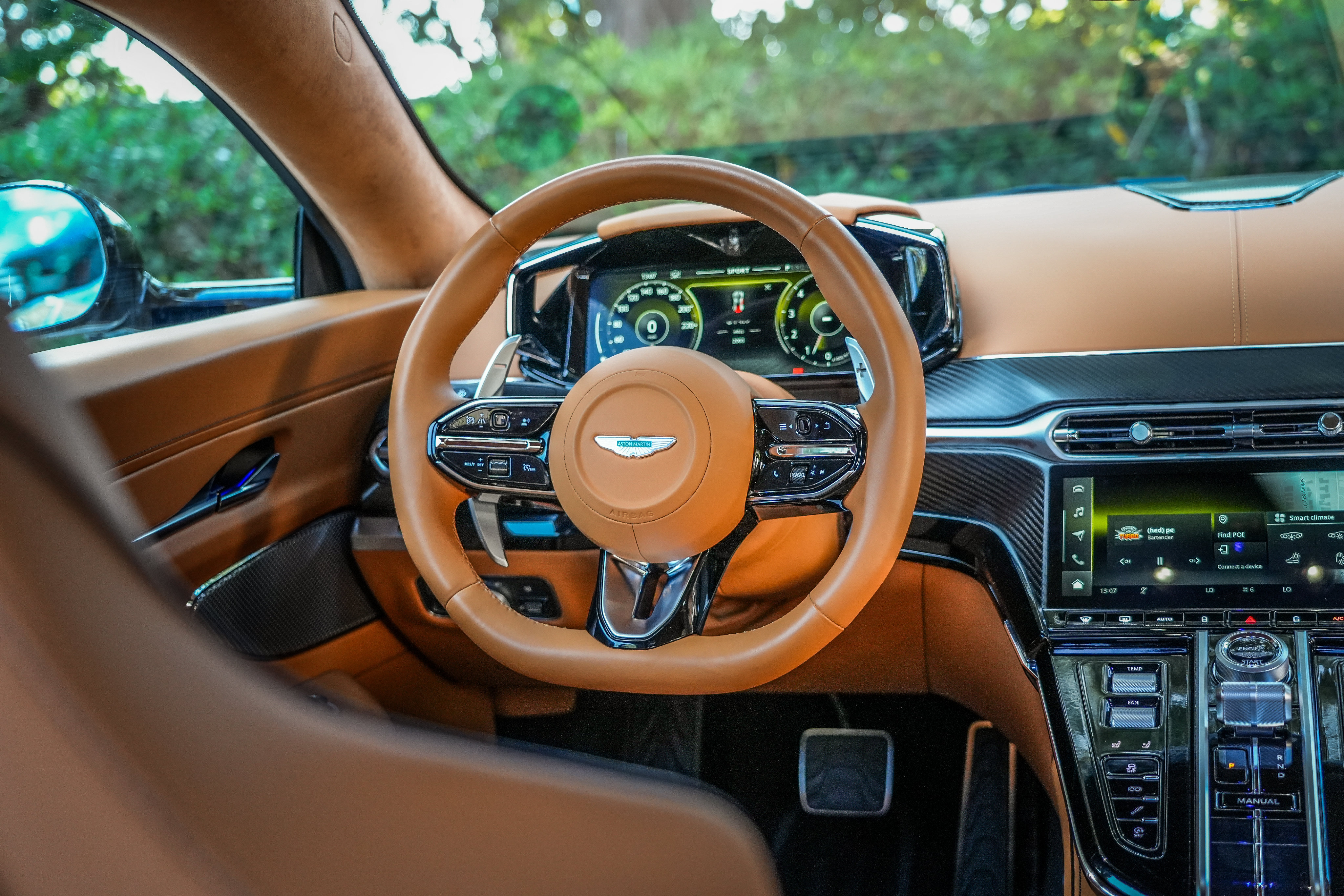 Used 2025 Aston Martin V8 Vantage Coupe RWD image 24