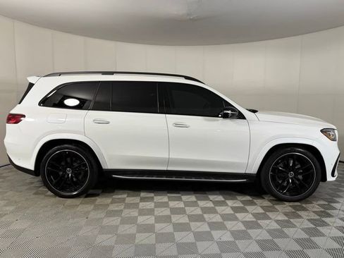 Used 2025 Mercedes-Benz GLS 580 4MATIC image 8