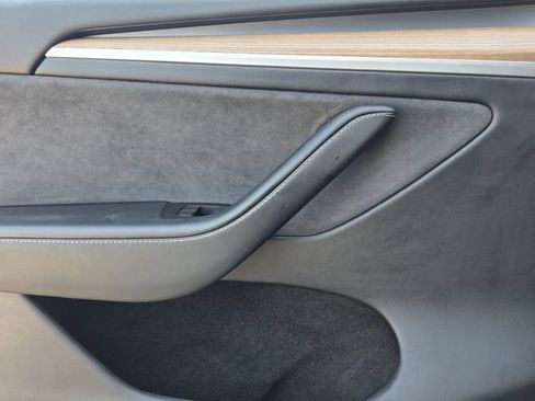 Used 2024 Tesla Model Y Long Range AWD/4WD image 18