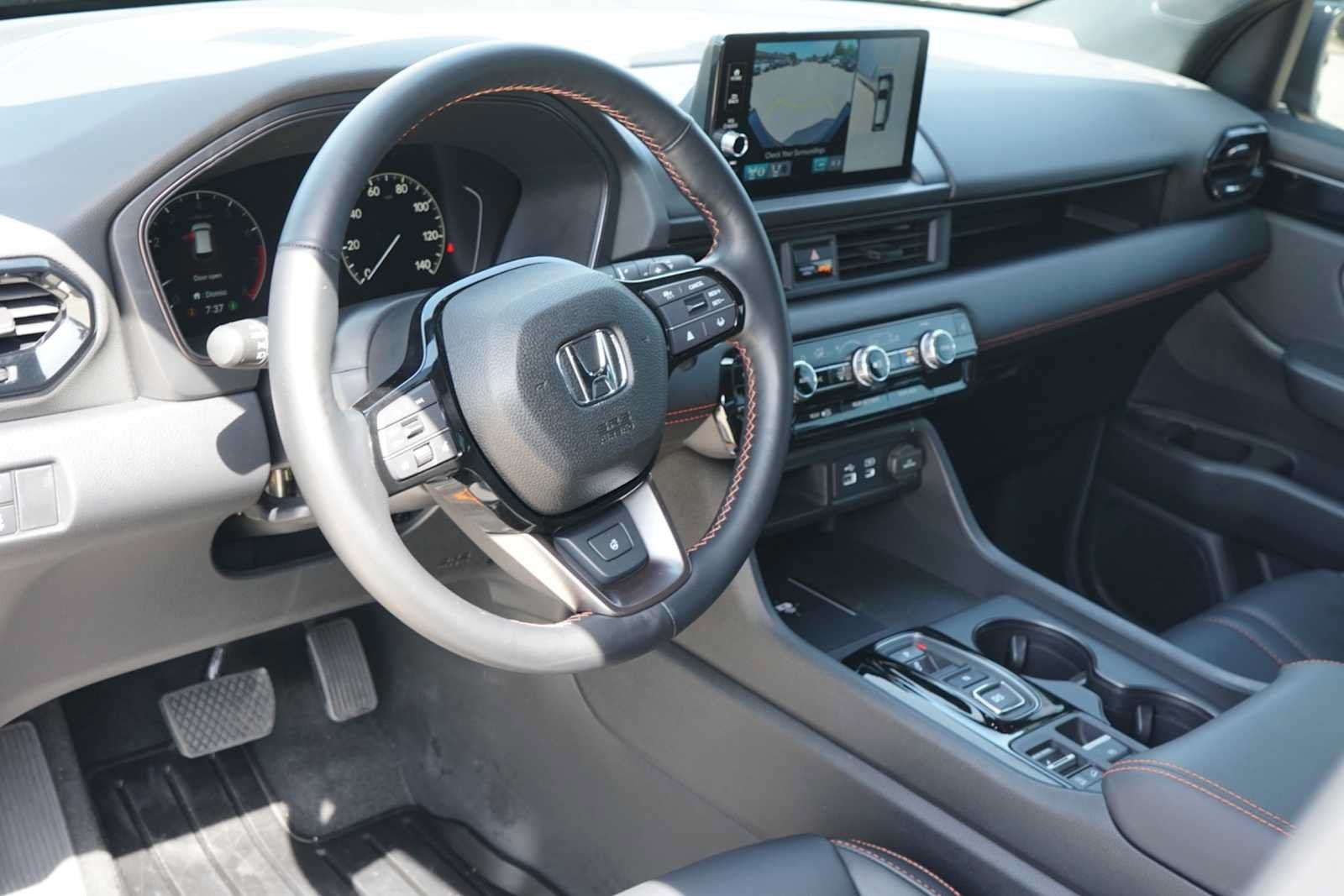 Used 2025 Honda Pilot TrailSport image 8