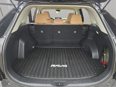 Used 2022 Toyota RAV4 LE AWD/4WD image 29