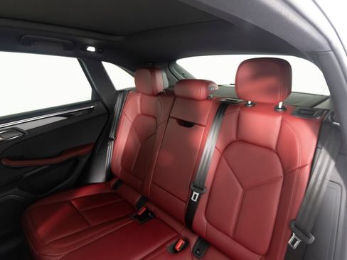 Certified 2026 Porsche Macan AWD/4WD image 36