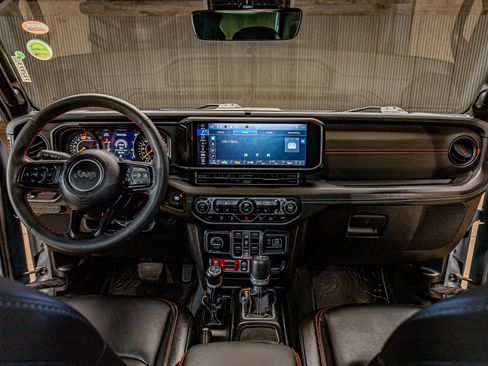 Used 2024 Jeep Wrangler Unlimited Rubicon AWD/4WD image 16