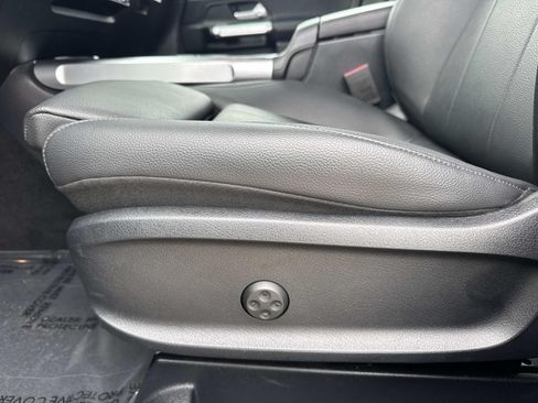 Used 2025 Mercedes-Benz GLB 250 image 16