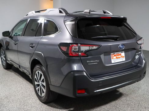 Used 2024 Subaru Outback Premium AWD/4WD image 9