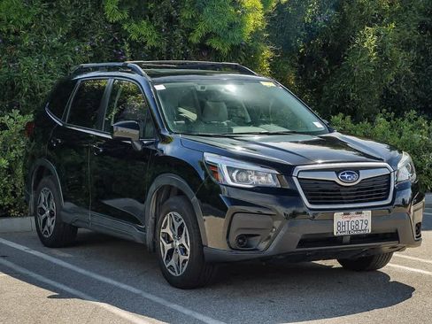 Used 2019 Subaru Forester Premium w/ All-Weather Package image 3