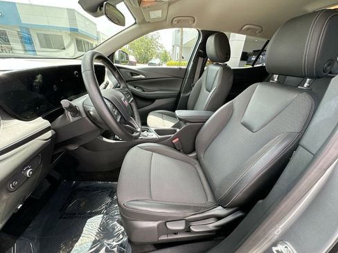 Certified 2025 Buick Encore GX Preferred FWD image 19