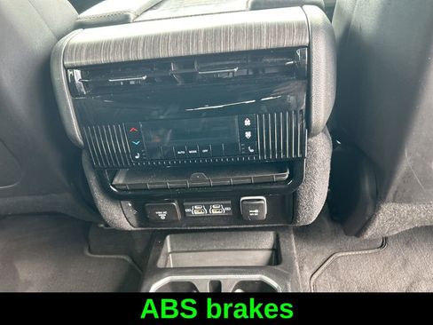 Used 2024 Jeep Wagoneer Series II AWD/4WD image 29