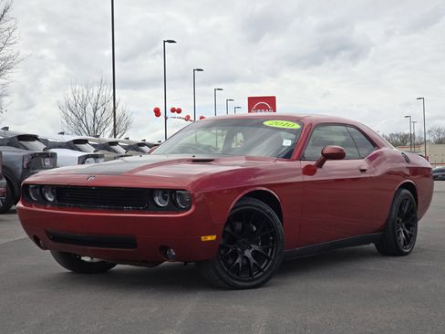 Used 2010 Dodge Challenger R/T image 1