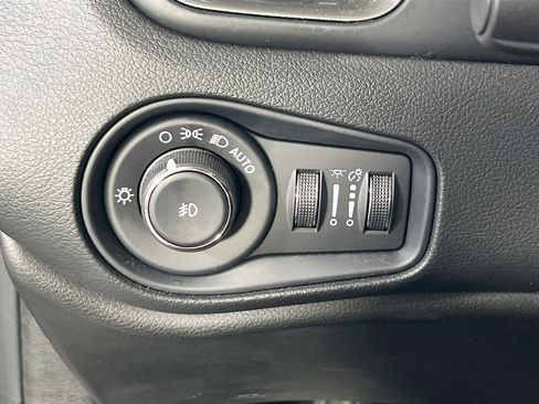 Used 2021 Jeep Renegade Limited image 10