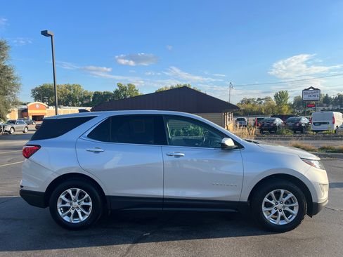 Used 2020 Chevrolet Equinox LT w/ Driver Convenience Package image 9