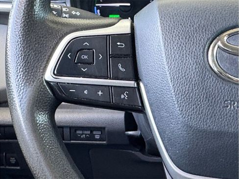 Used 2021 Toyota Sienna LE image 13