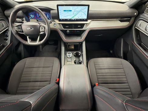 Used 2025 Ford Explorer ST-Line w/ ST-Line Street Pack AWD/4WD image 16