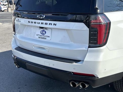 Used 2025 Chevrolet Suburban Z71 image 12