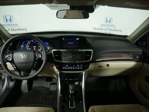 Used 2017 Honda Accord Hybrid Sedan image 10