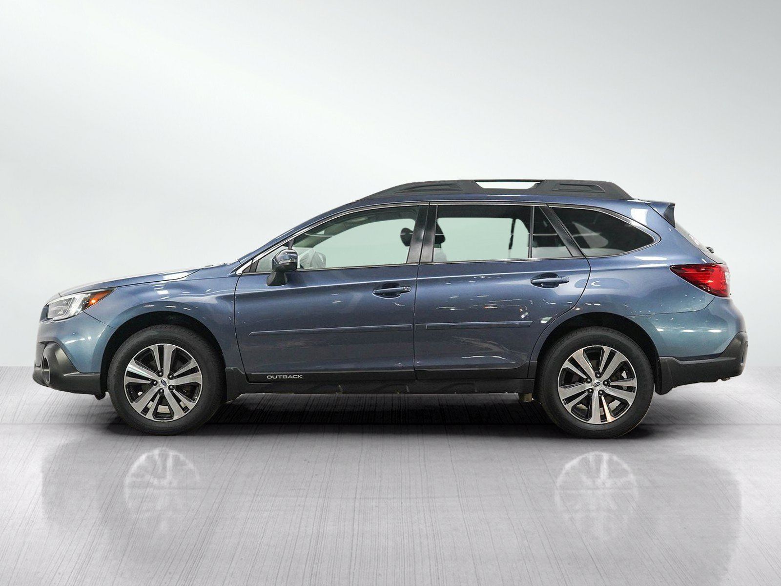 Used 2018 Subaru Outback 3.6R Limited AWD/4WD image 2
