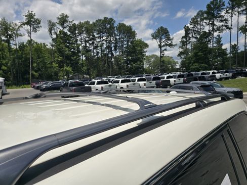 Used 2019 Nissan Armada SV w/ Driver Package RWD image 12