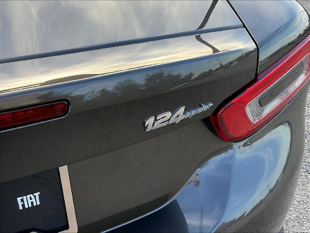 Used 2017 FIAT 124 Spider Classica RWD image 22