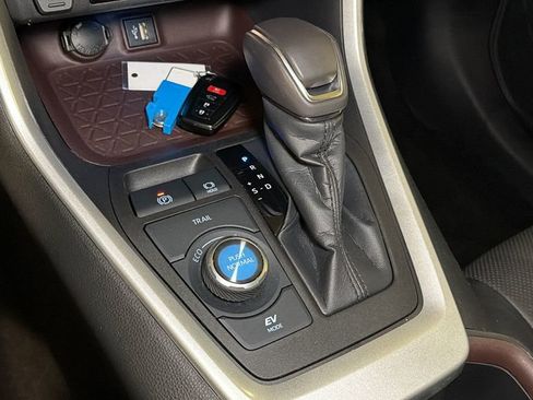 Used 2023 Toyota RAV4 Limited image 32