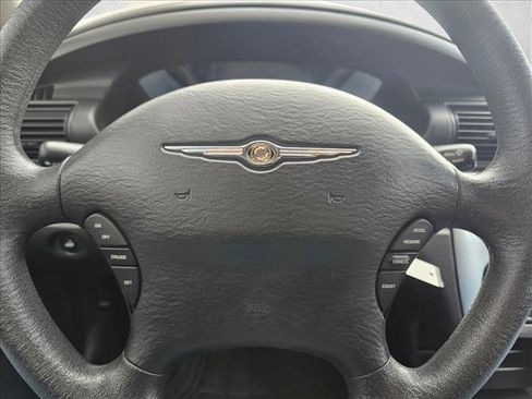 Used 2005 Chrysler Sebring Touring FWD image 21
