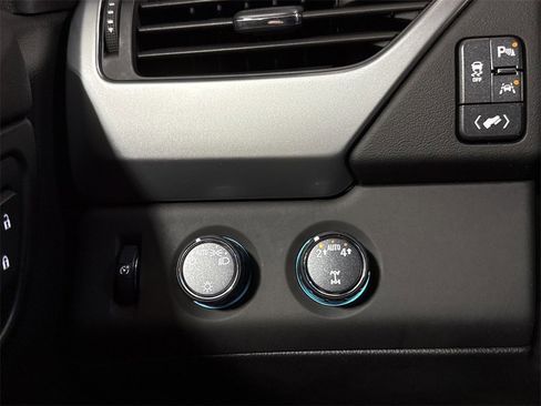 Used 2020 Chevrolet Suburban LT image 18