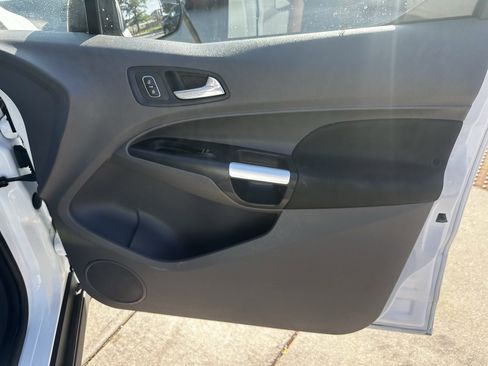 Used 2020 Ford Transit Connect XLT image 19
