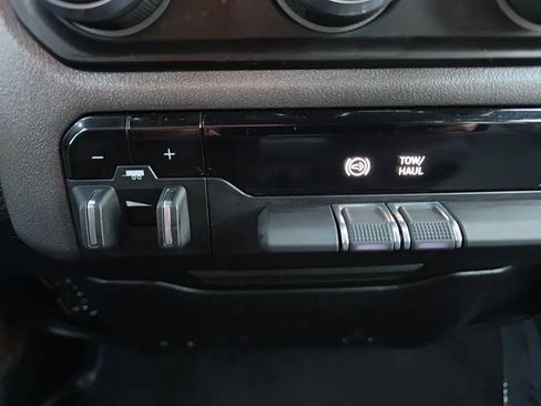 Used 2021 RAM 3500 Big Horn image 27