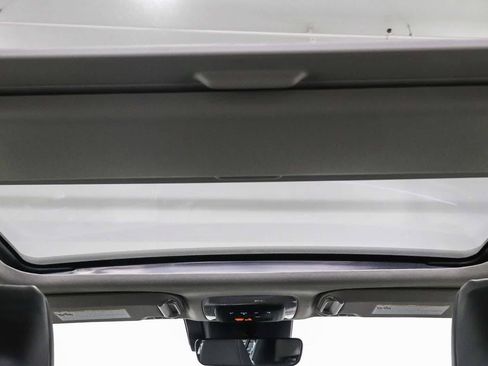 Used 2024 Toyota Prius XLE AWD/4WD image 12