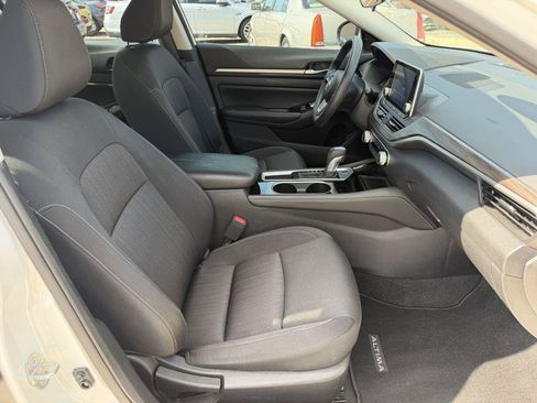 Used 2023 Nissan Altima 2.5 SV FWD image 13