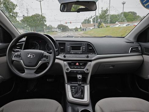 Used 2017 Hyundai Elantra SE FWD image 16