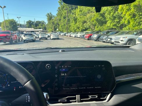 Used 2025 Chevrolet Equinox LT FWD image 17