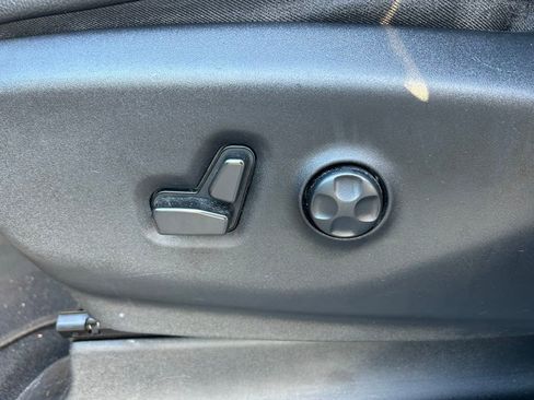 Used 2022 Chrysler Pacifica Touring-L image 17