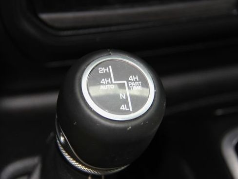 Used 2018 Jeep Wrangler Unlimited Sahara AWD/4WD image 29