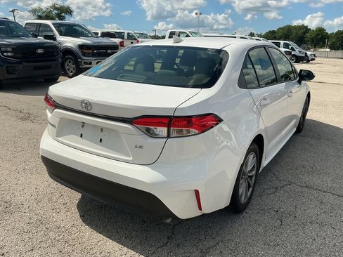 Used 2023 Toyota Corolla LE w/ LE Convenience Package FWD image 4