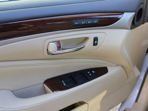 Used 2015 Lexus LS 460 w/ Comfort Package image 23