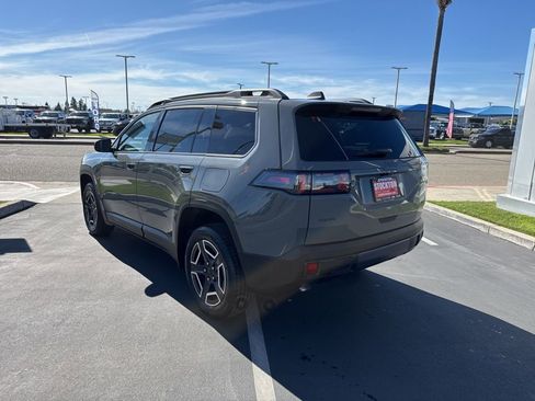 New 2026 Jeep Cherokee Laredo image 9