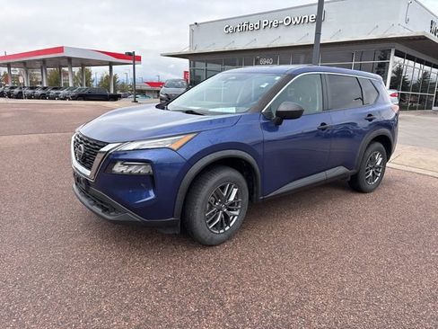 Used 2021 Nissan Rogue S AWD/4WD image 2
