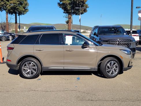 Used 2025 Lincoln Corsair FWD w/ Equipment Group 101A image 3