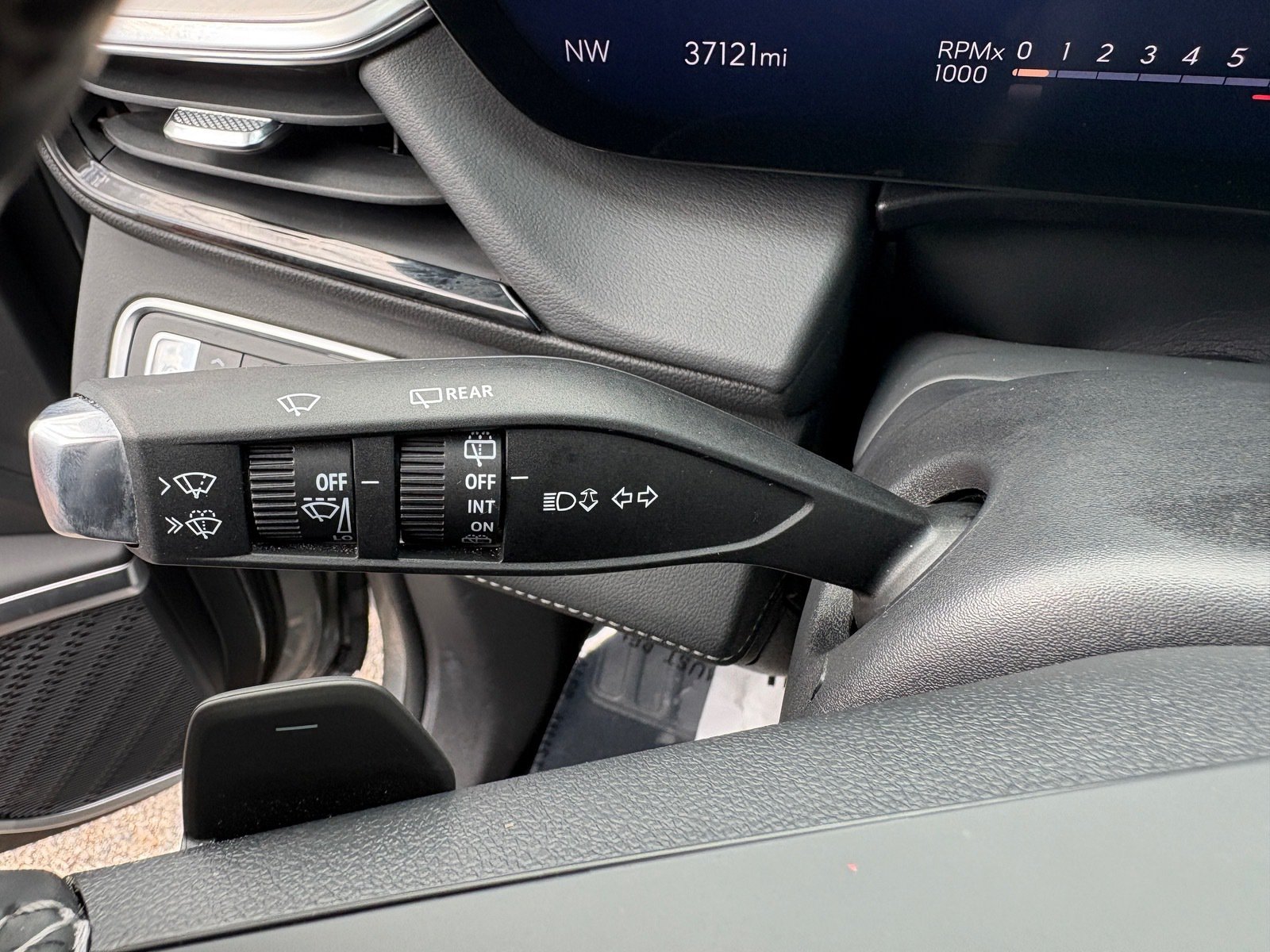Used 2025 Buick Enclave Avenir w/ Super Cruise Package FWD image 25